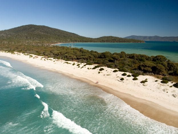 The_Maria_Island_Walk_ Isthmus and walkers on Reidle Bay shot by Matt Newton 2011